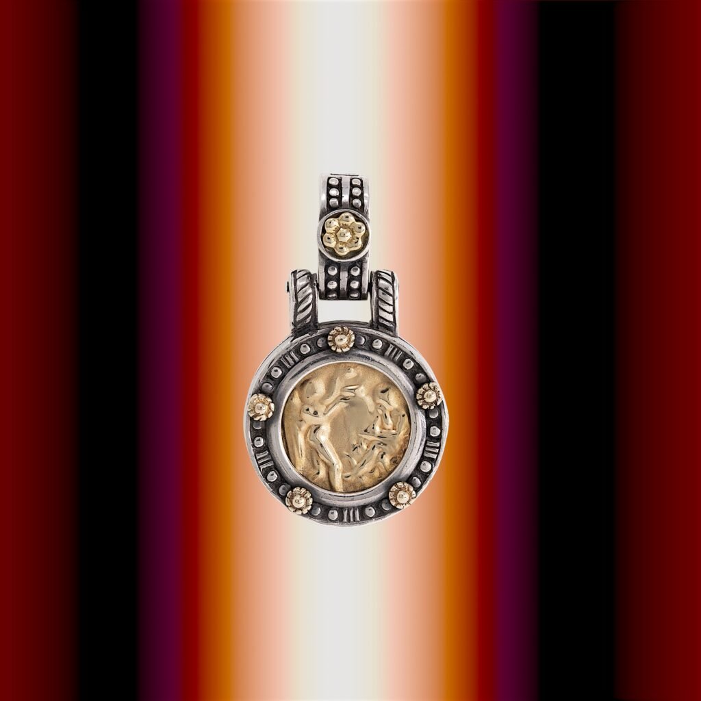 VINTAGE TAGLIAMONTE CAMEO PENDANT