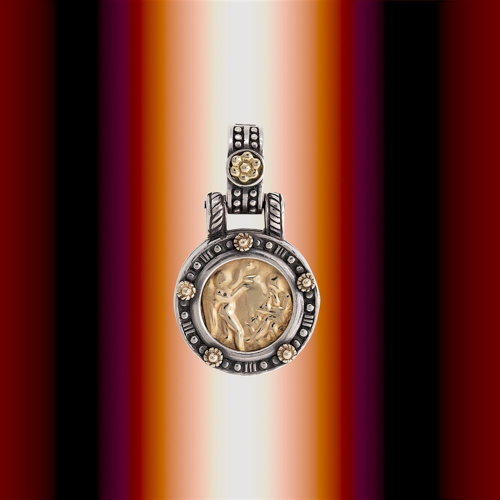 VINTAGE TAGLIAMONTE CAMEO PENDANT